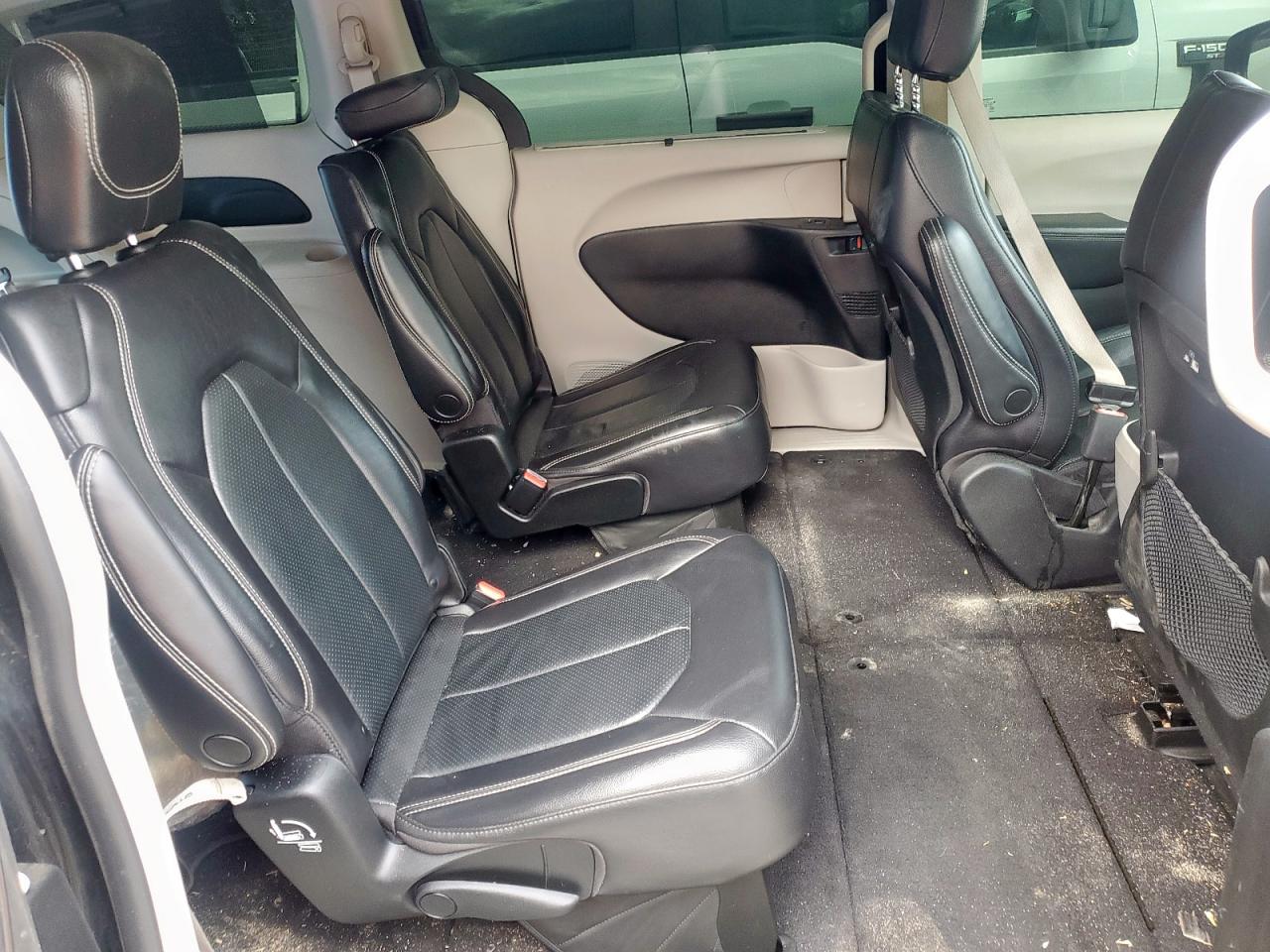 Chrysler Pacifica Touring L Image 5