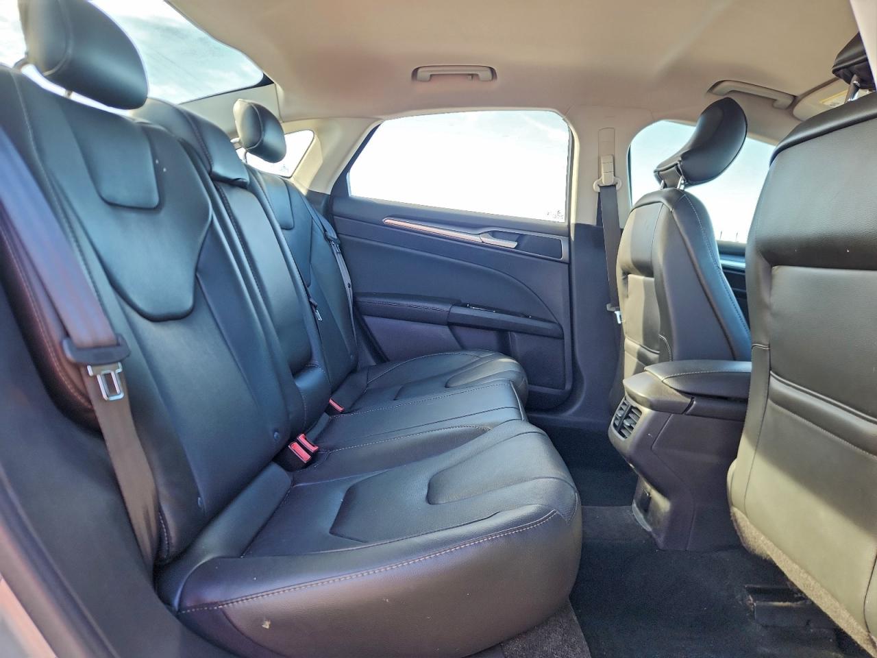 Ford Fusion Titanium Image 2