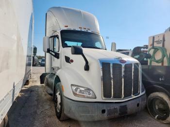  Salvage Peterbilt 579
