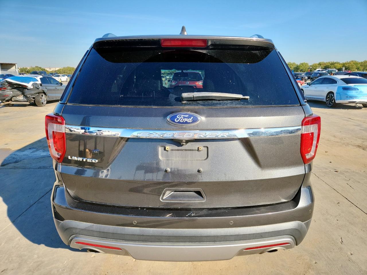 Ford Explorer Limited Image 8