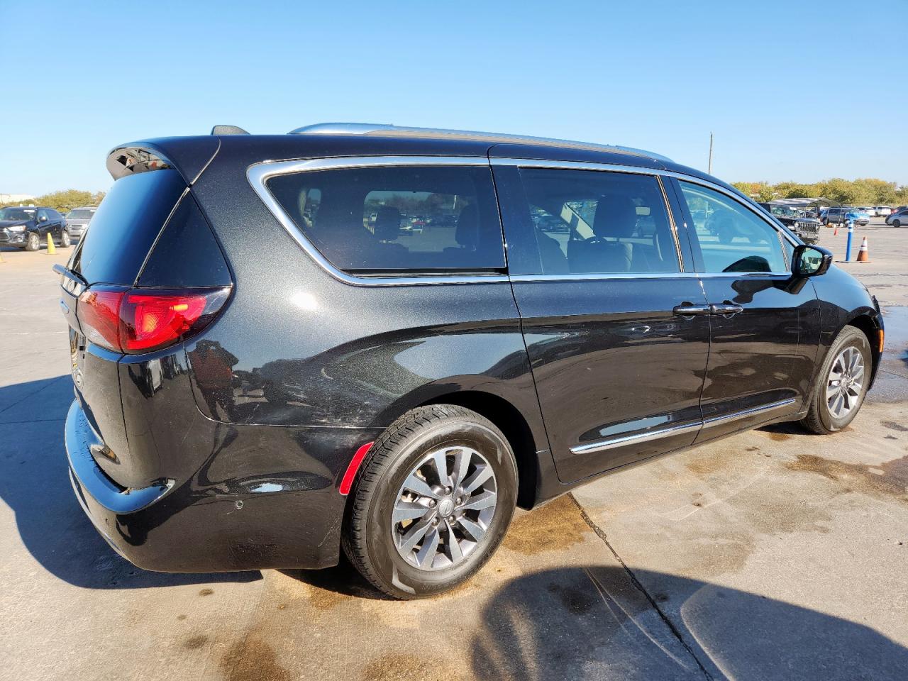 Chrysler Pacifica Touring L Plus Image 8