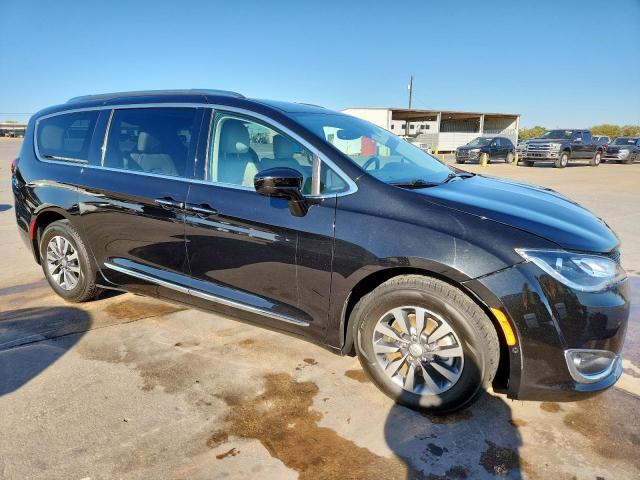 Chrysler Pacifica Touring L Plus Image 4