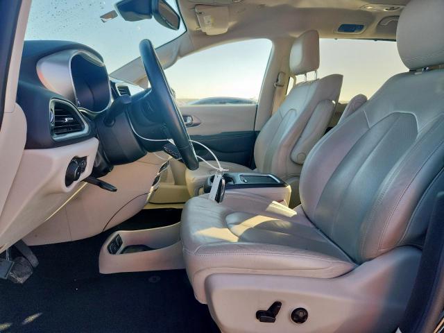 Chrysler Pacifica Touring L Plus Image 3