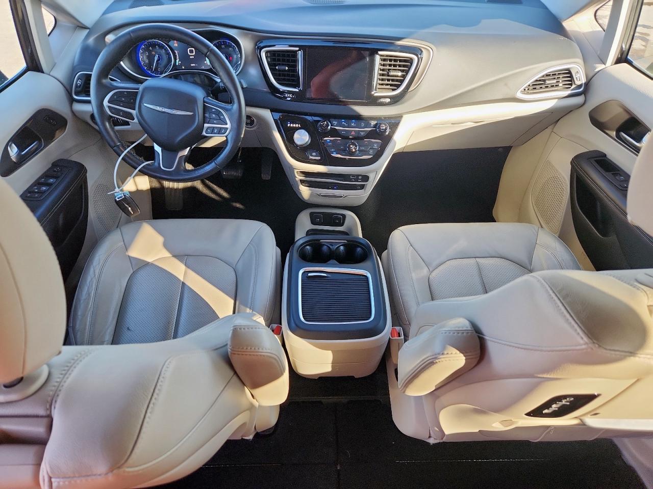 Chrysler Pacifica Touring L Plus Image 12