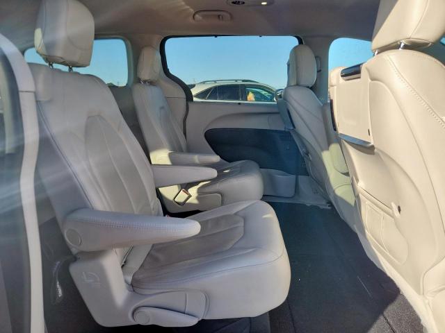 Chrysler Pacifica Touring L Plus Image 10