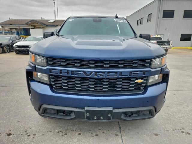 Chevrolet Silverado C1500 Custom Image 3