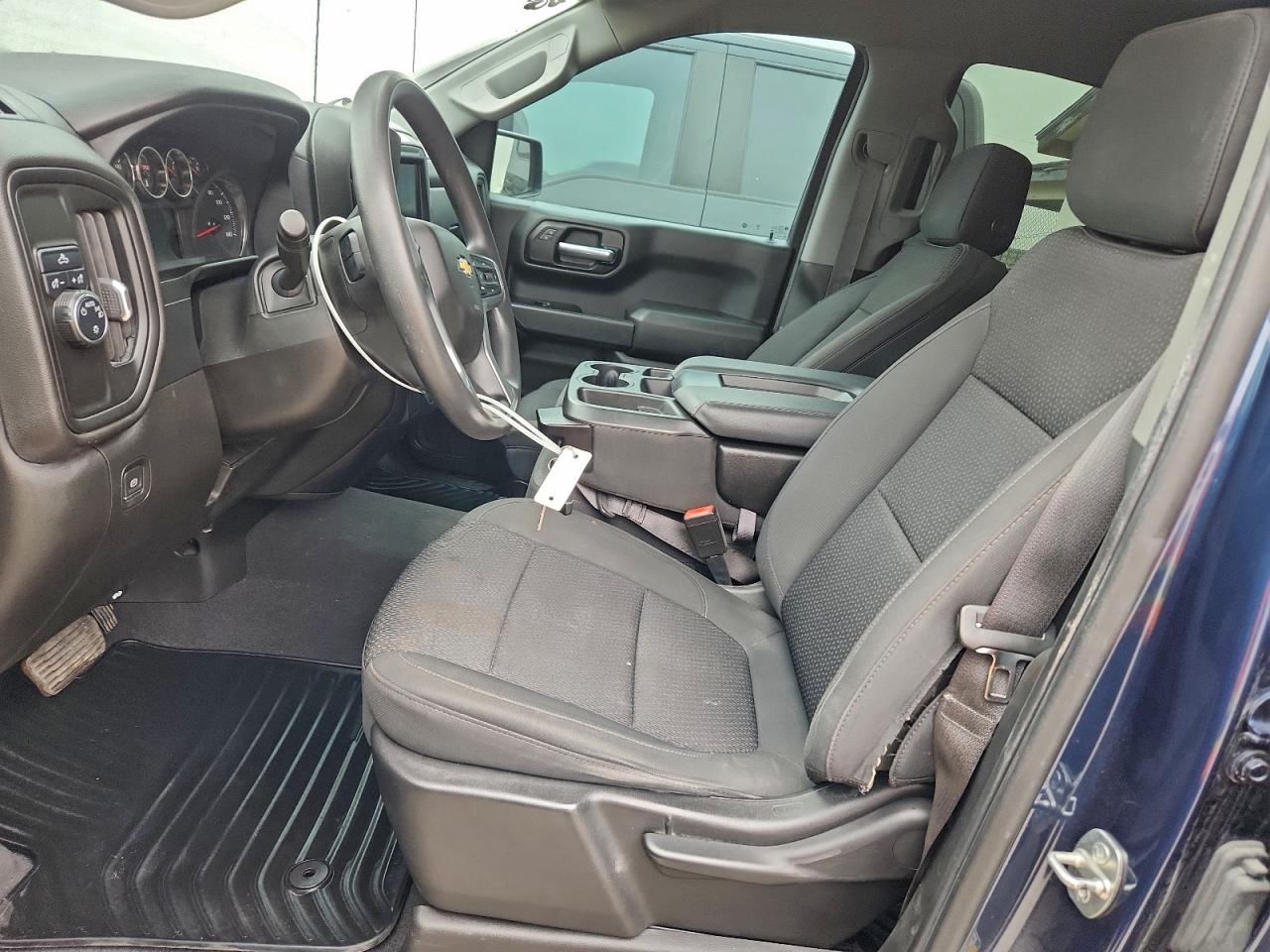 Chevrolet Silverado C1500 Custom Image 12