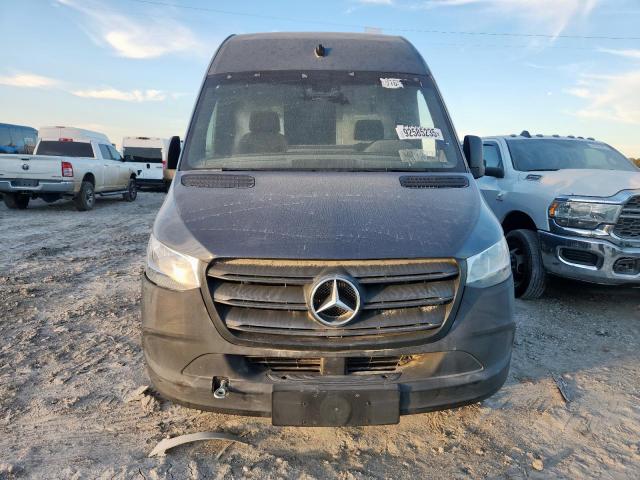Mercedes-Benz Sprinter 2500/3500 Image 13