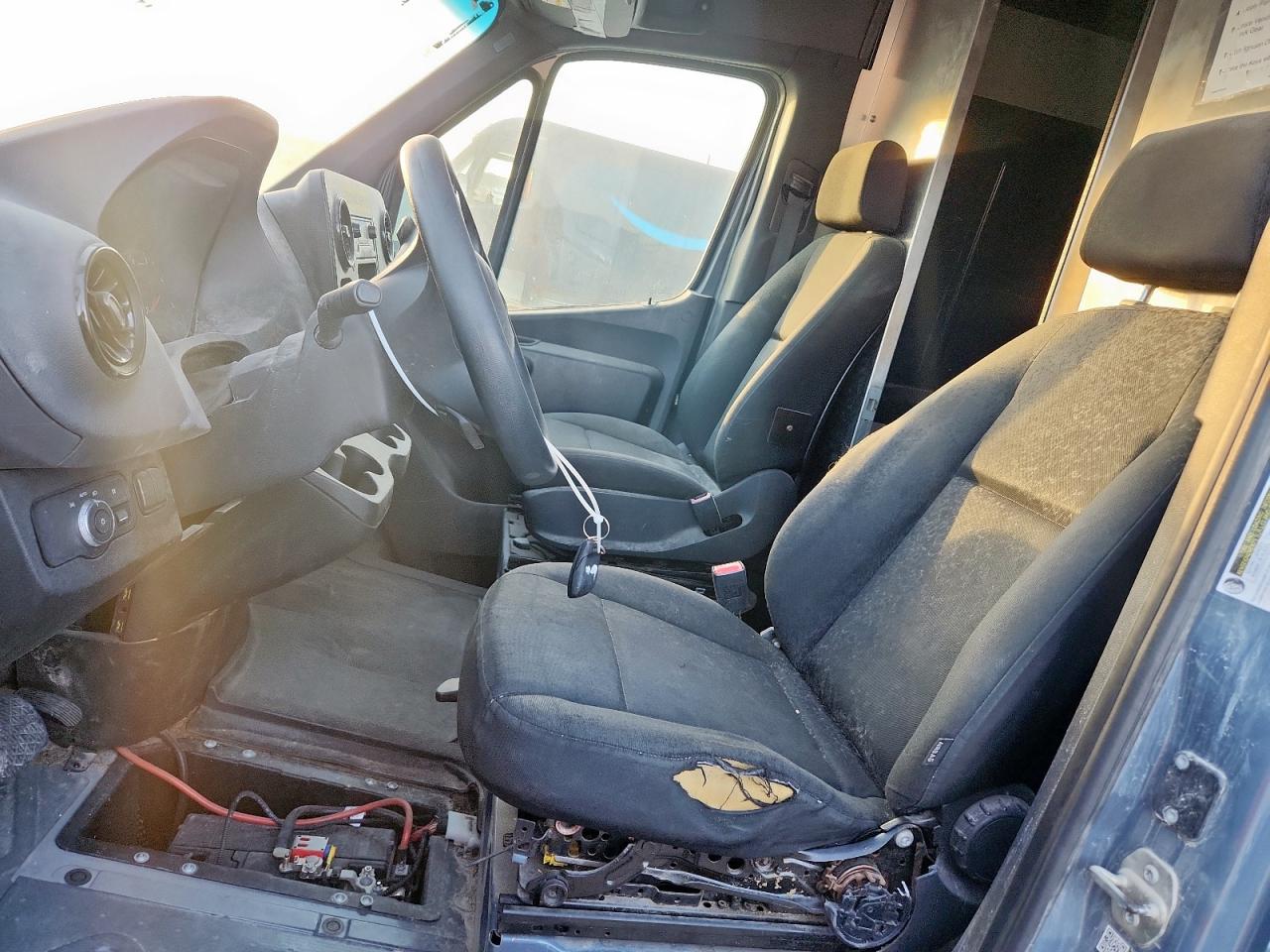 Mercedes-Benz Sprinter 2500/3500 Image 10