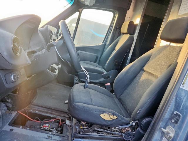 Mercedes-Benz Sprinter 2500/3500 Image 10