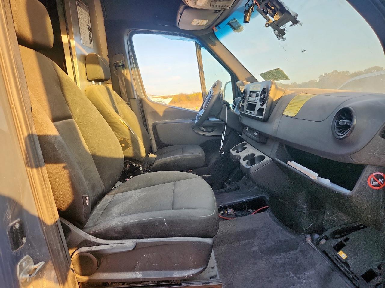 Mercedes-Benz Sprinter 2500/3500 Image 5