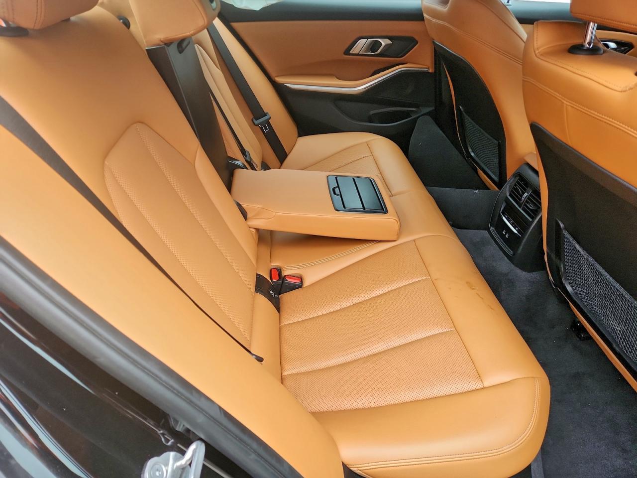 BMW 3 Series Image 12