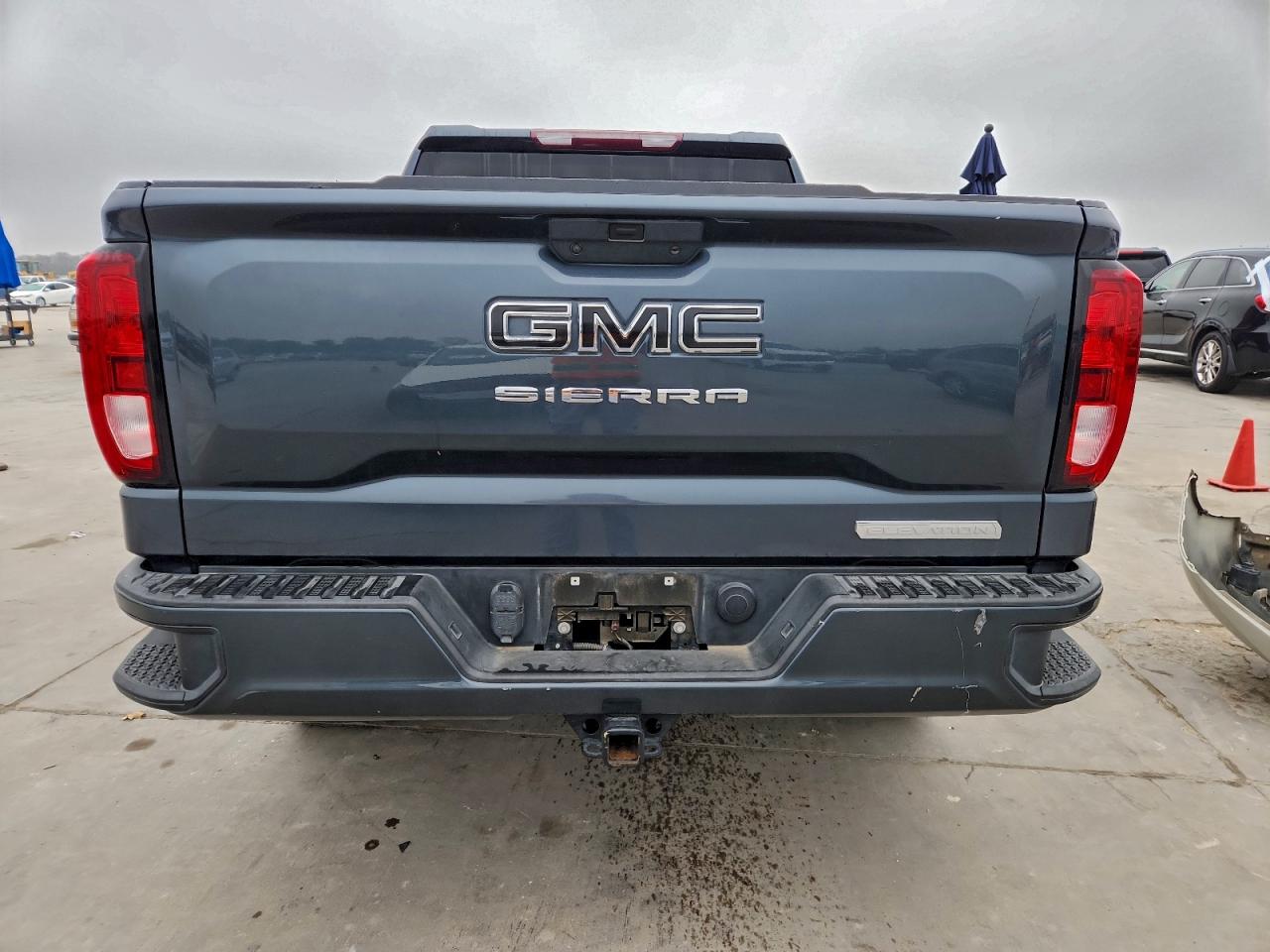 GMC Sierra C1500 Elevation Image 7