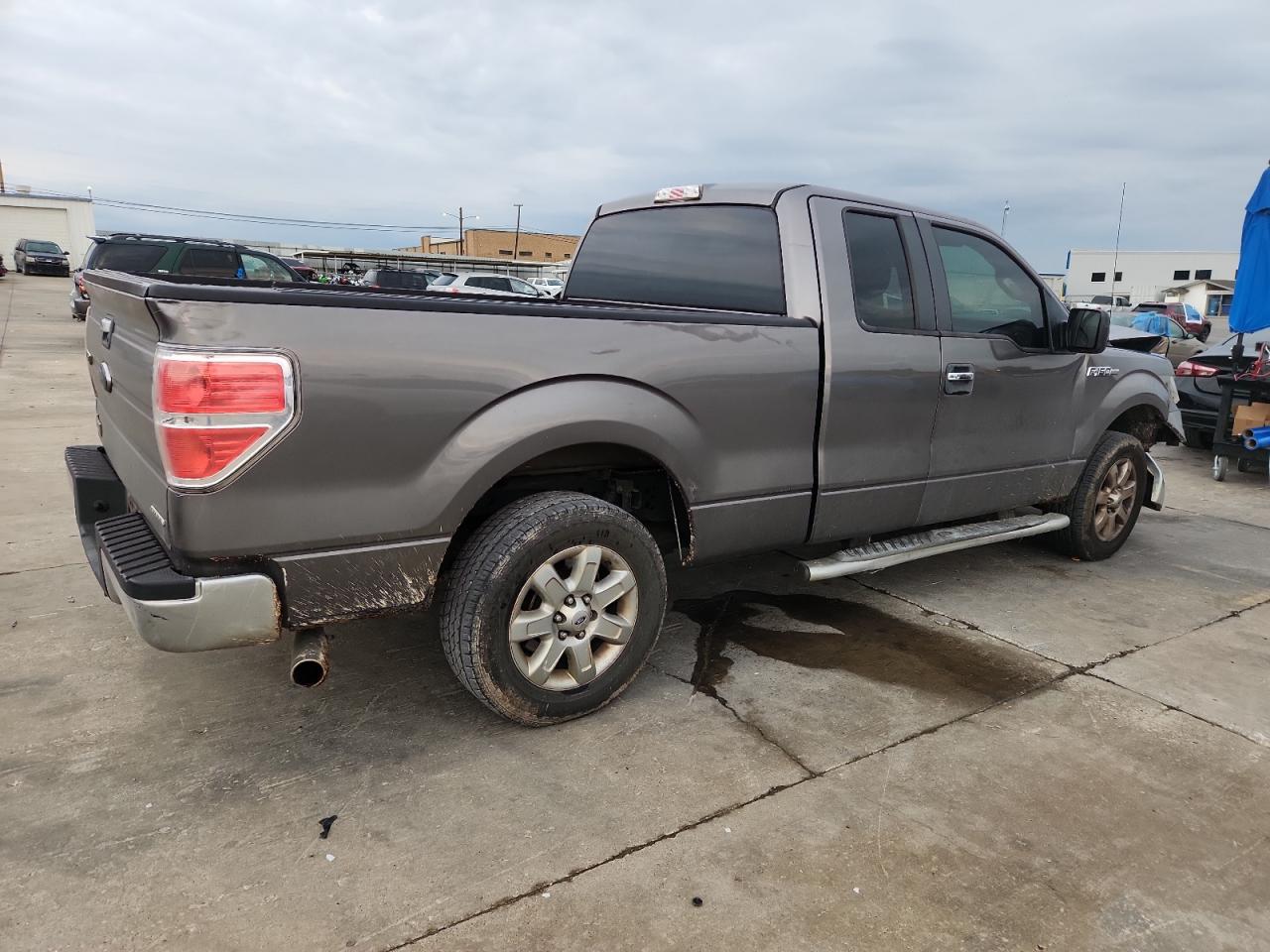 Ford F-150 Super Cab Image 6