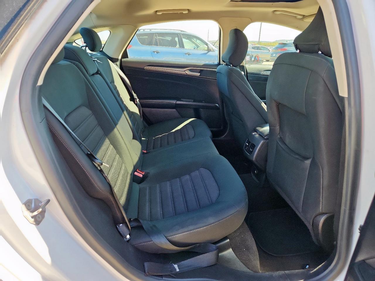 Ford Fusion Se Image 10