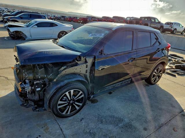  Salvage Nissan Kicks