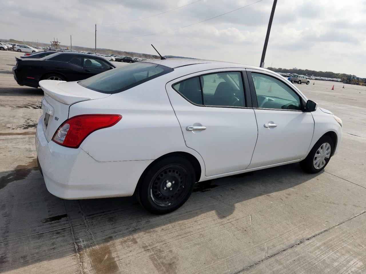 Nissan Versa S Image 4