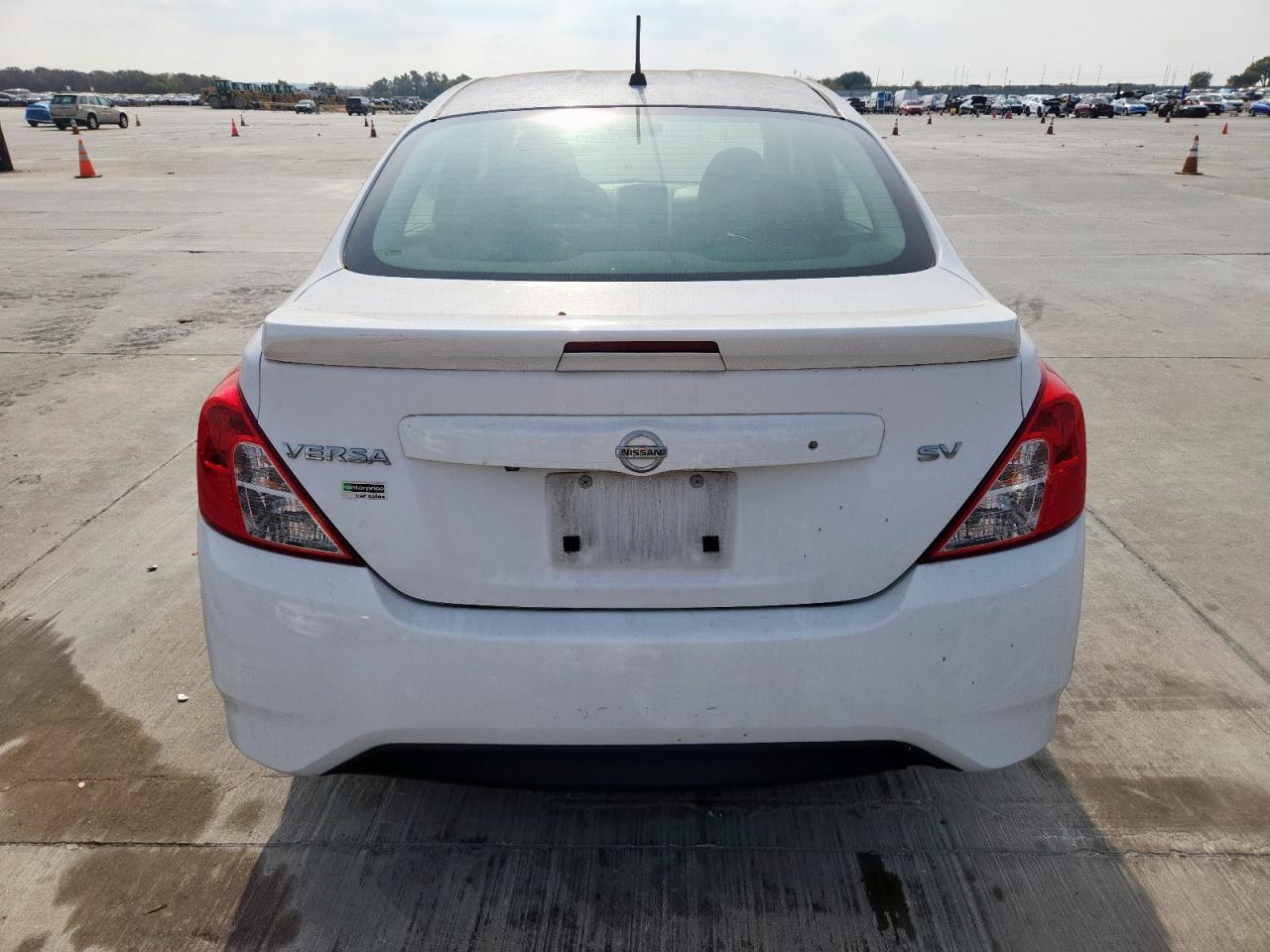 Nissan Versa S Image 10