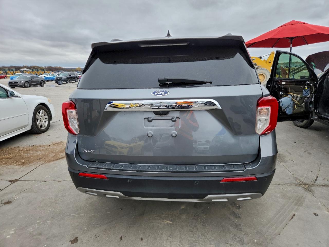 Ford Explorer Xlt Image 11