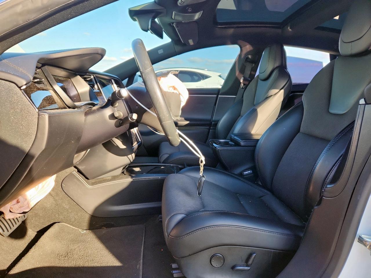 Tesla Model S Image 7