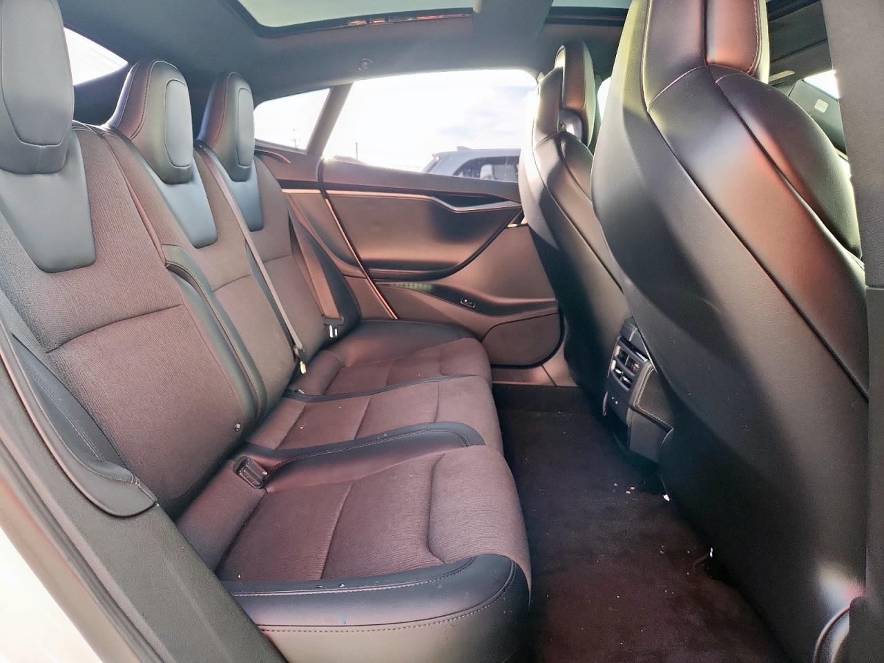 Tesla Model S Image 9