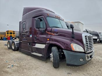  Salvage Freightliner Cascadia 1