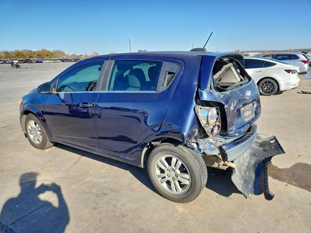 Chevrolet Sonic Lt Image 2