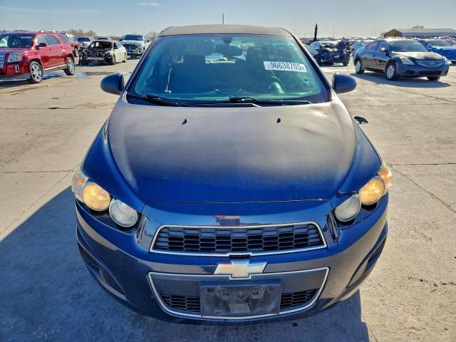 Chevrolet Sonic Lt Image 5