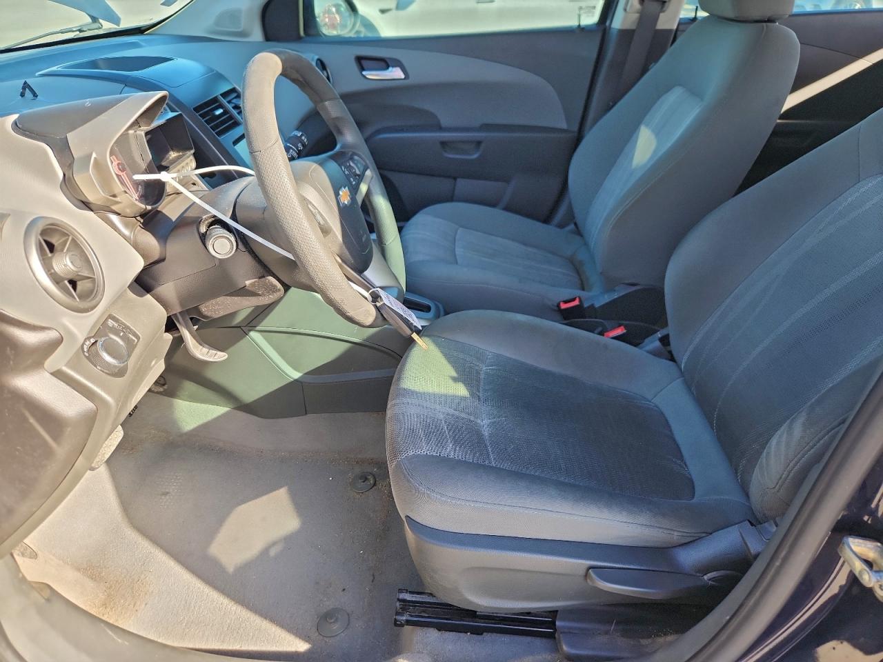 Chevrolet Sonic Lt Image 4