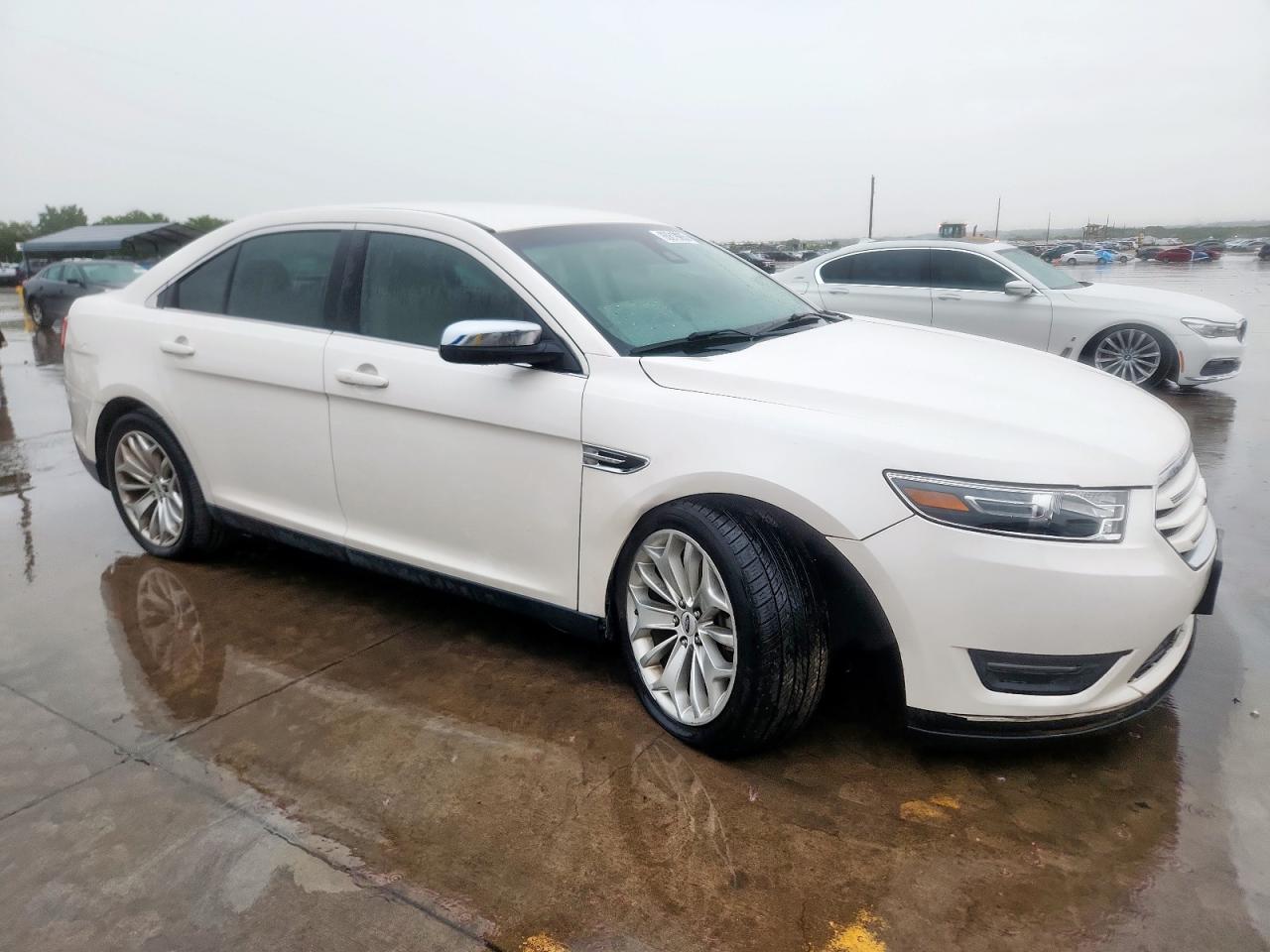 Ford Taurus Limited Image 12
