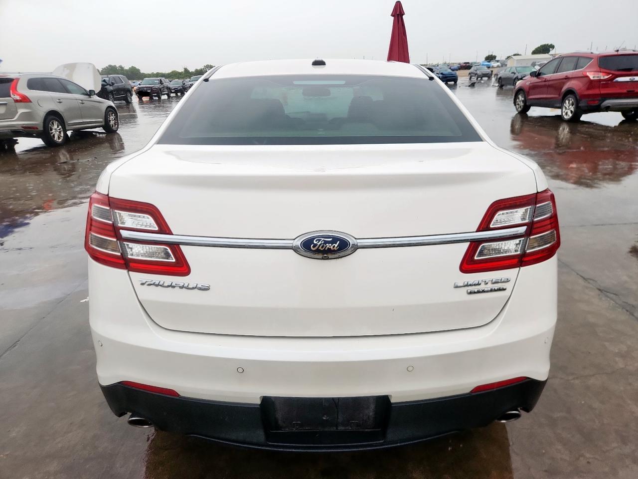 Ford Taurus Limited Image 2