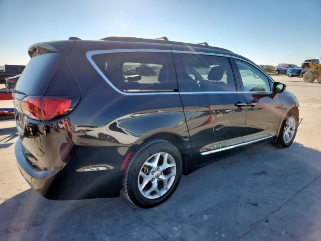 Chrysler Pacifica Touring L Image 3