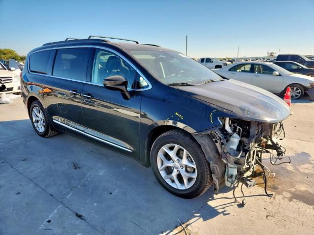 Chrysler Pacifica Touring L Image 4