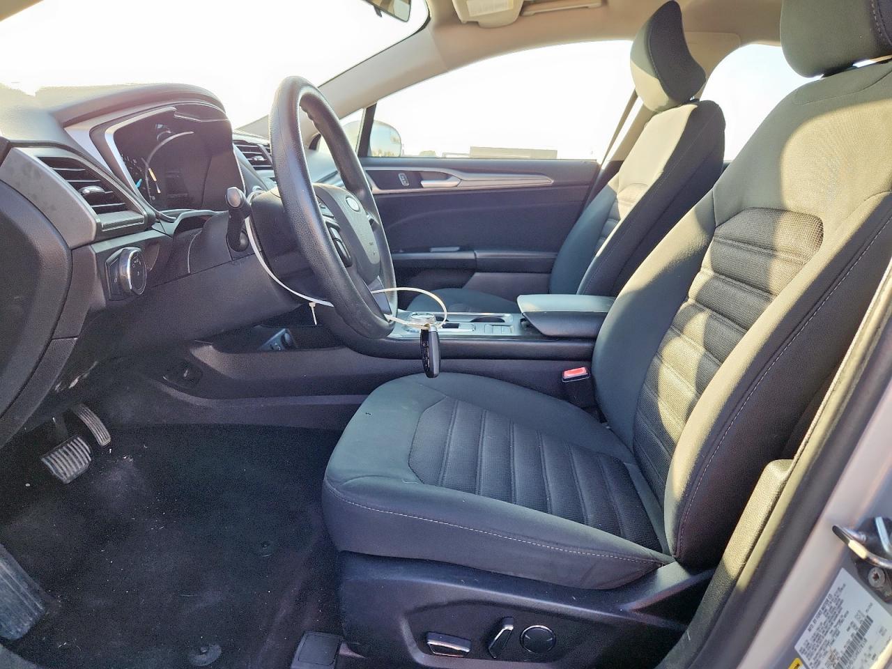 Ford Fusion Se Hybrid Image 8