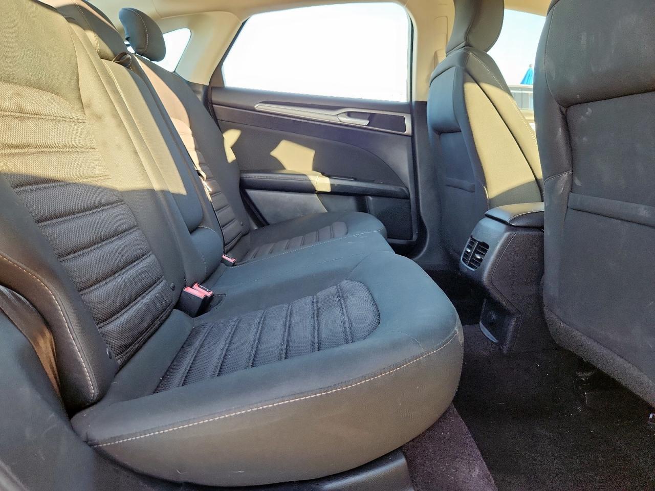 Ford Fusion Se Hybrid Image 3