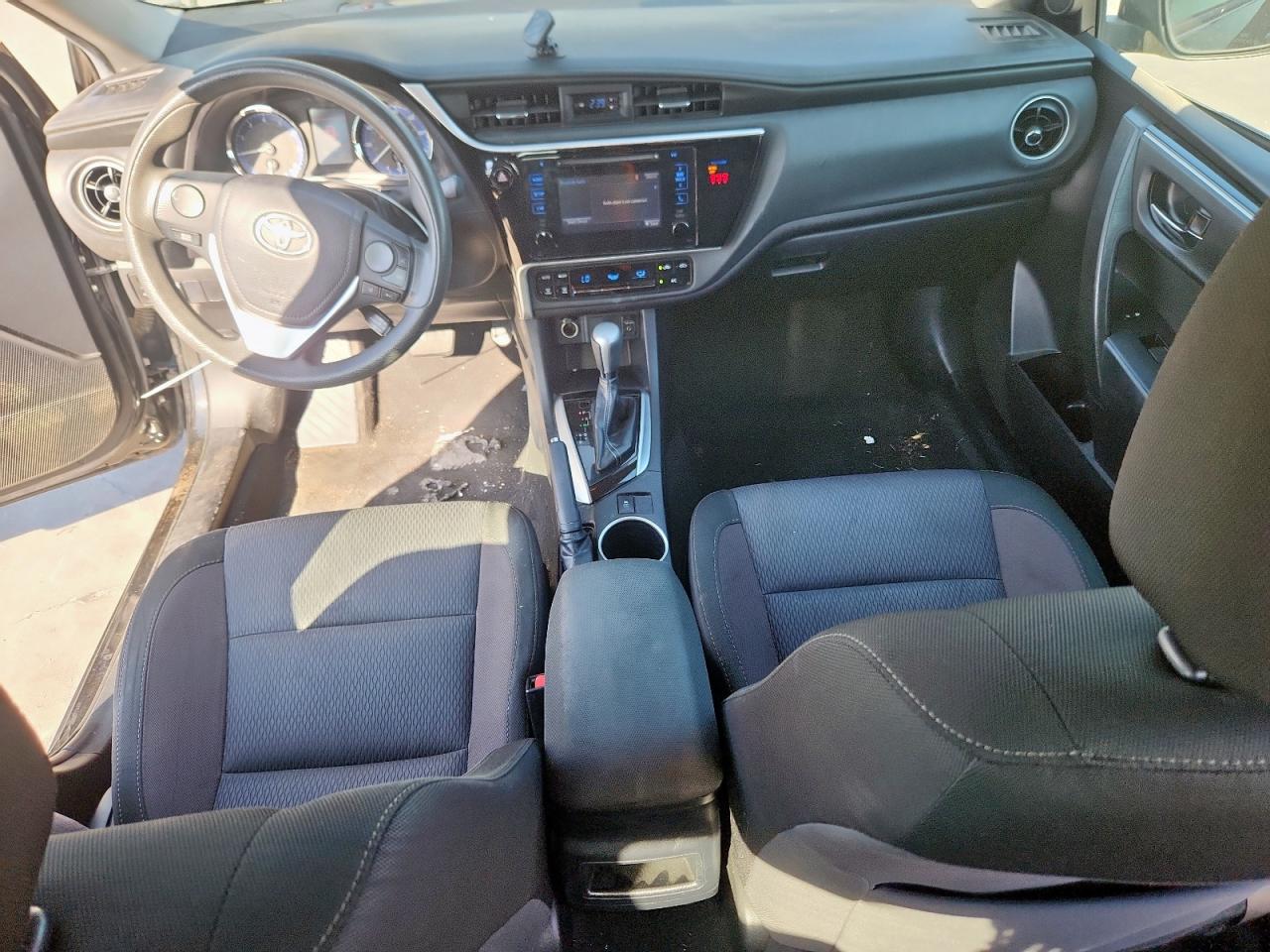 Toyota Corolla L Image 5