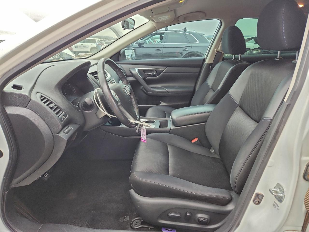 Nissan Altima 2.5 Image 9