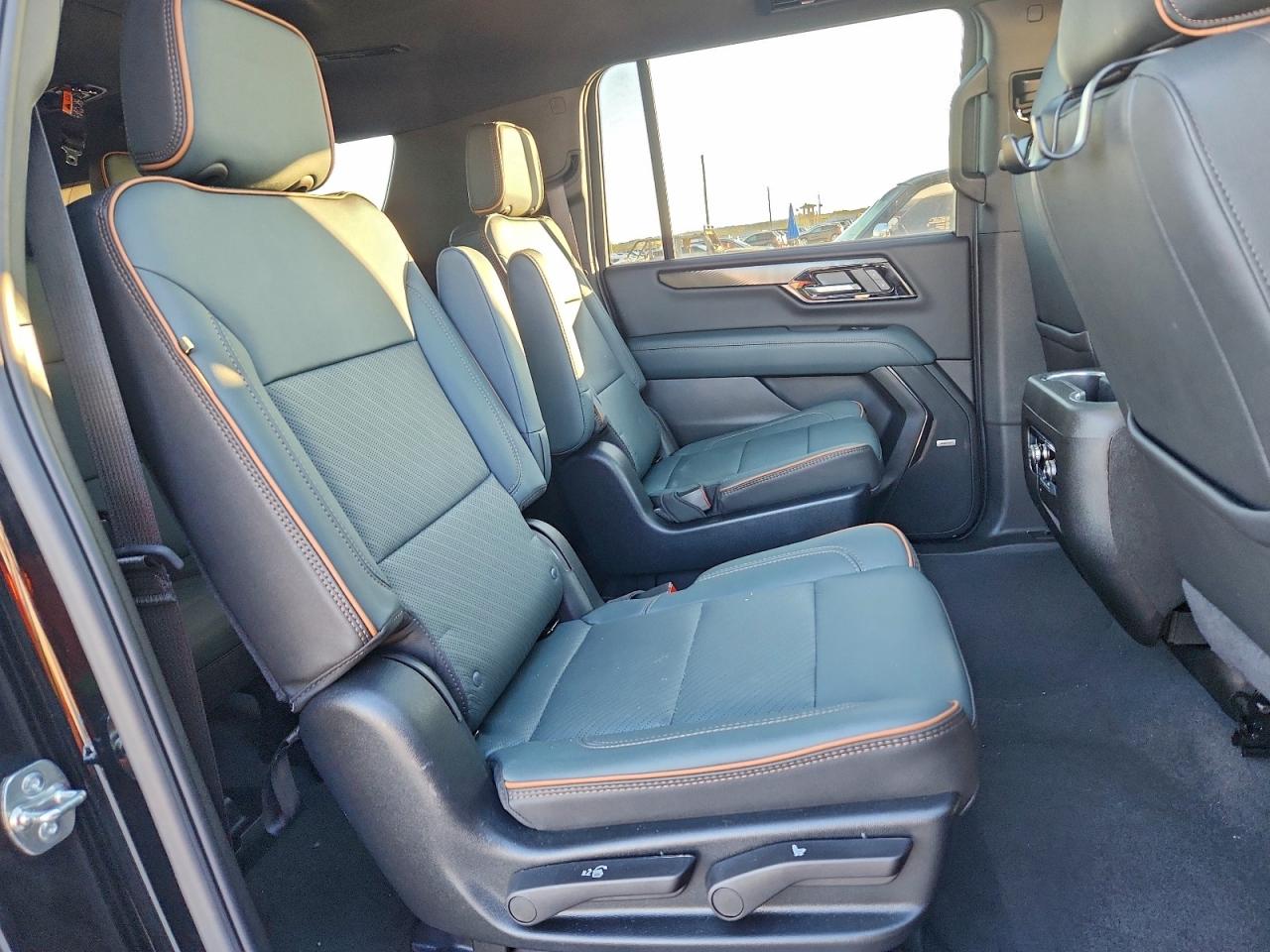 GMC Yukon At4 Image 2