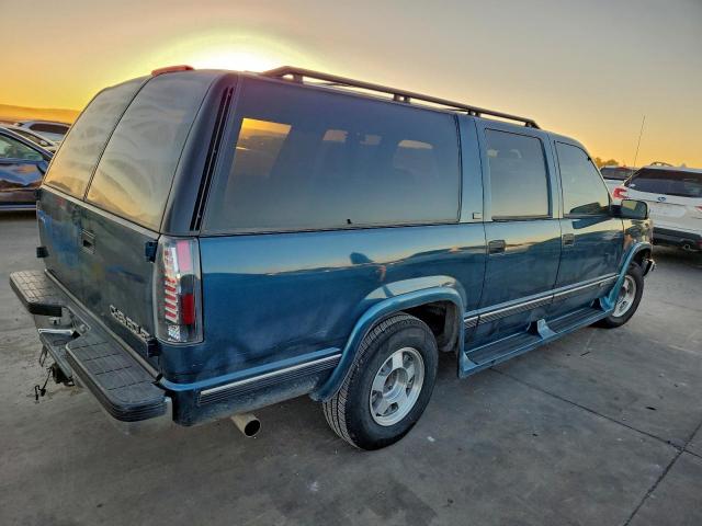 Chevrolet Suburban C1500 Image 3