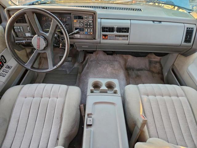 Chevrolet Suburban C1500 Image 7