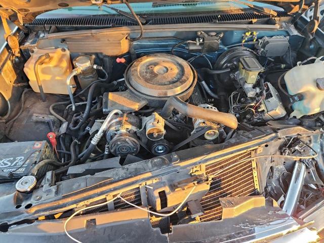 Chevrolet Suburban C1500 Image 8