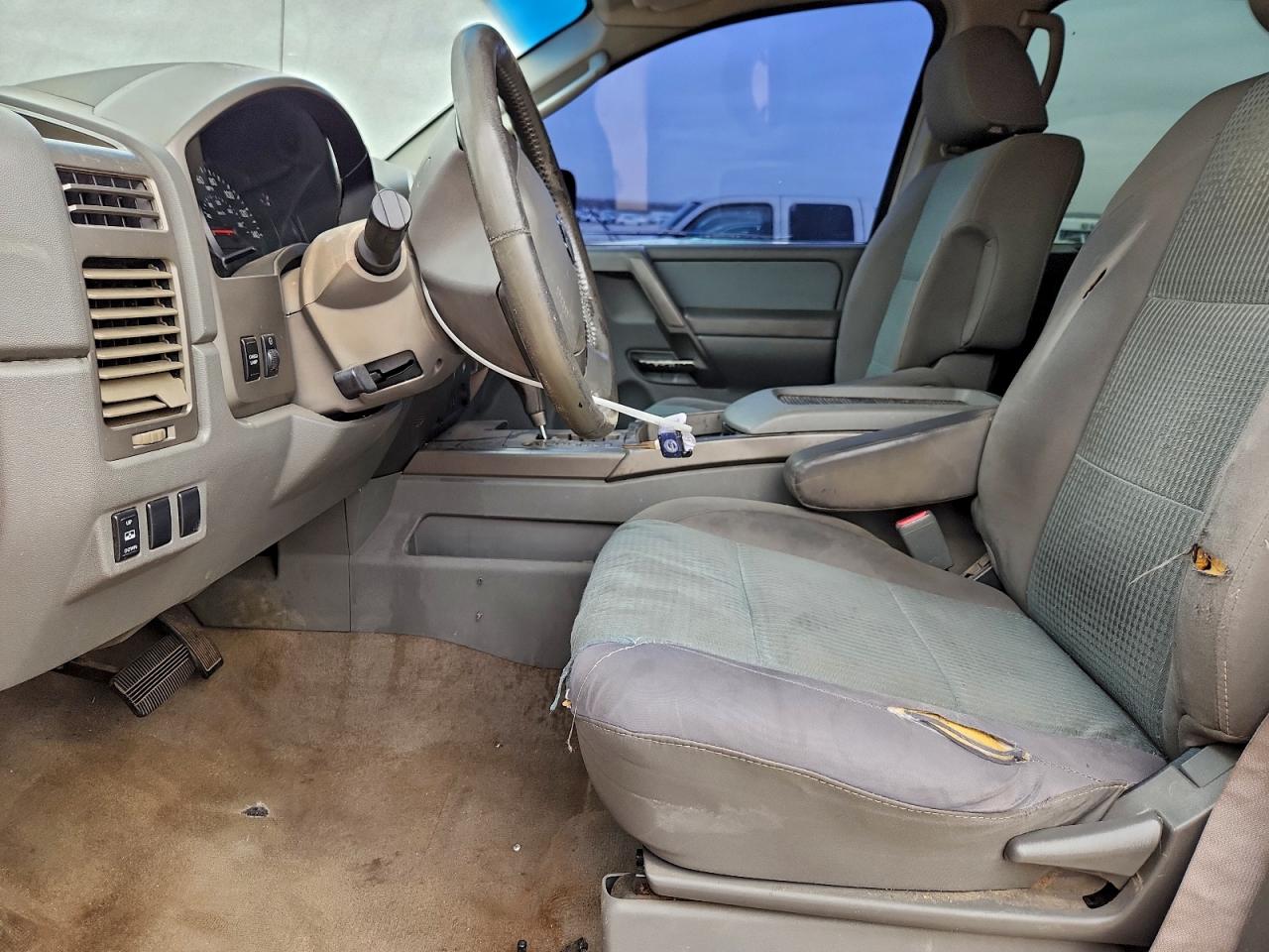 Nissan Titan Xe Image 7