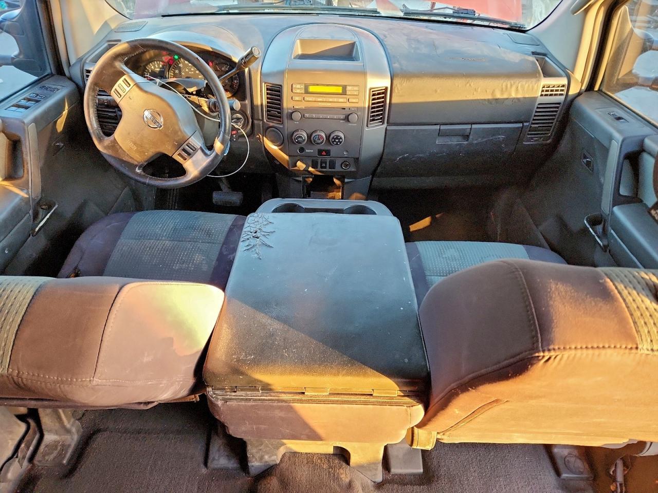 Nissan Titan Xe Image 8