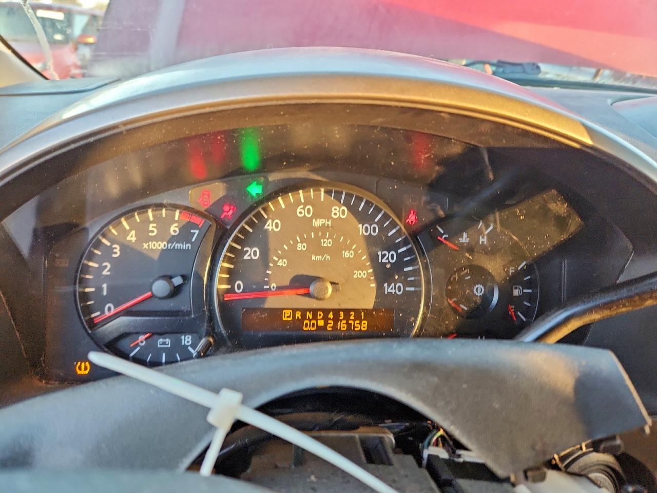 Nissan Titan Xe Image 5