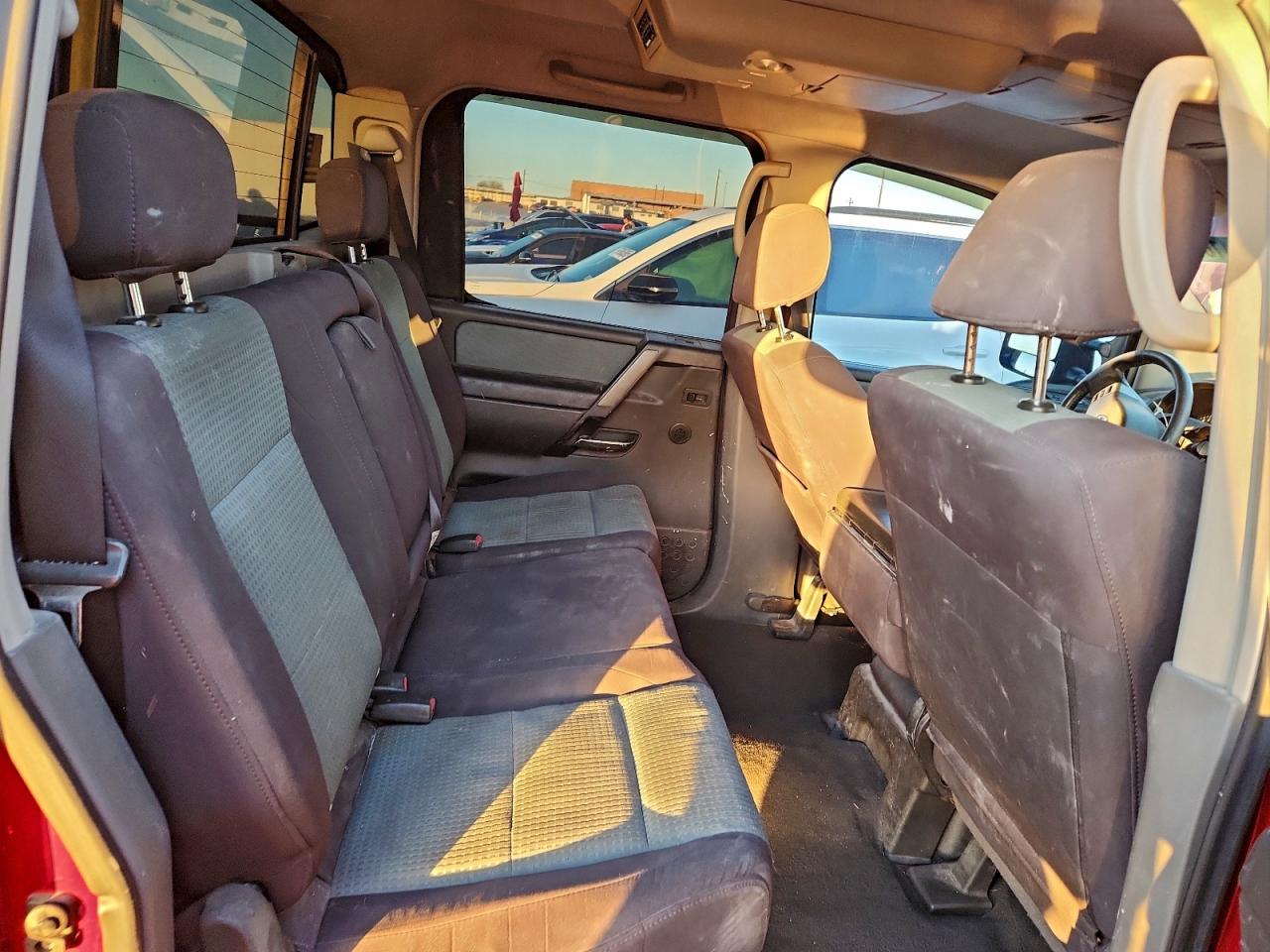 Nissan Titan Xe Image 2