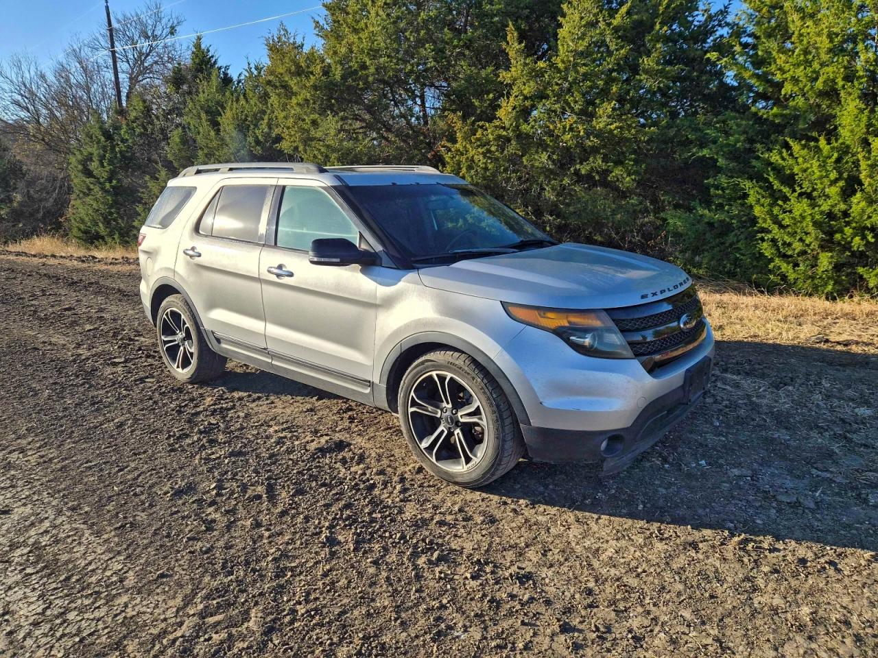 Ford Explorer Sport Image 1