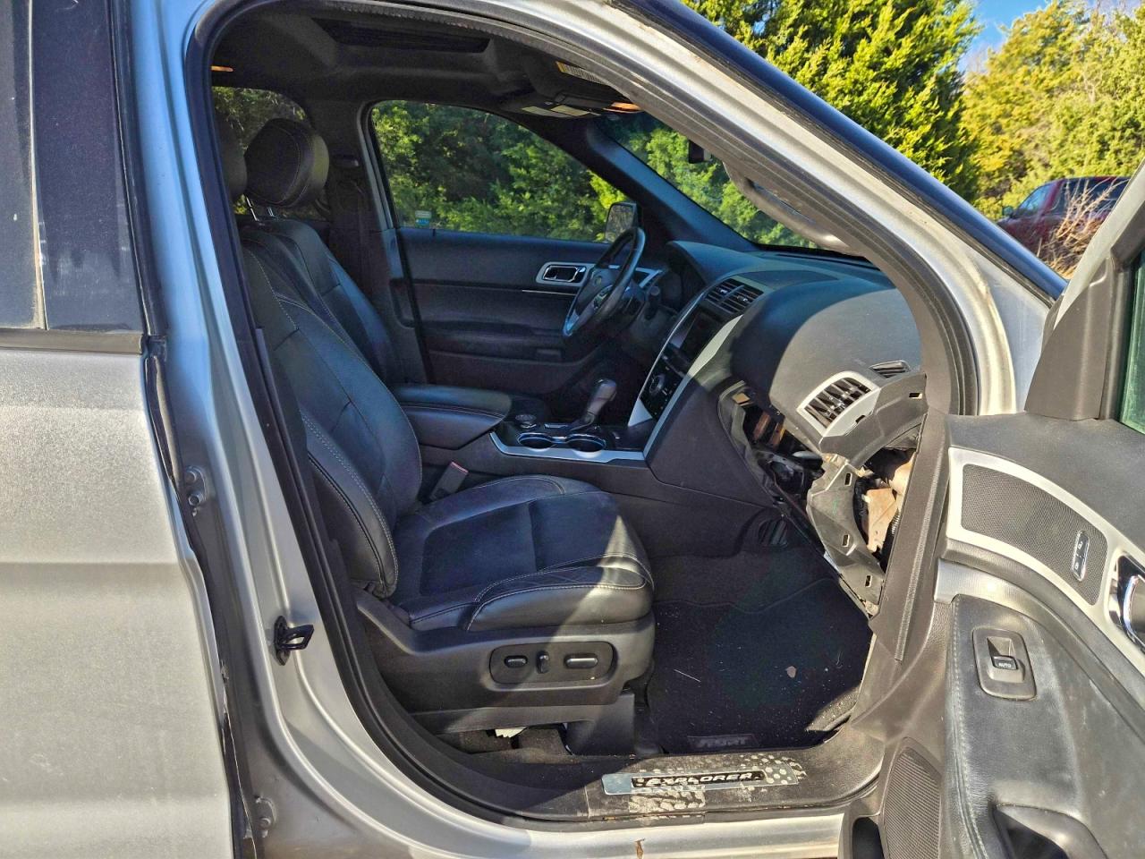 Ford Explorer Sport Image 6