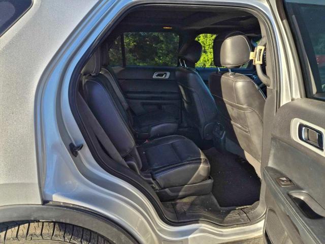 Ford Explorer Sport Image 8