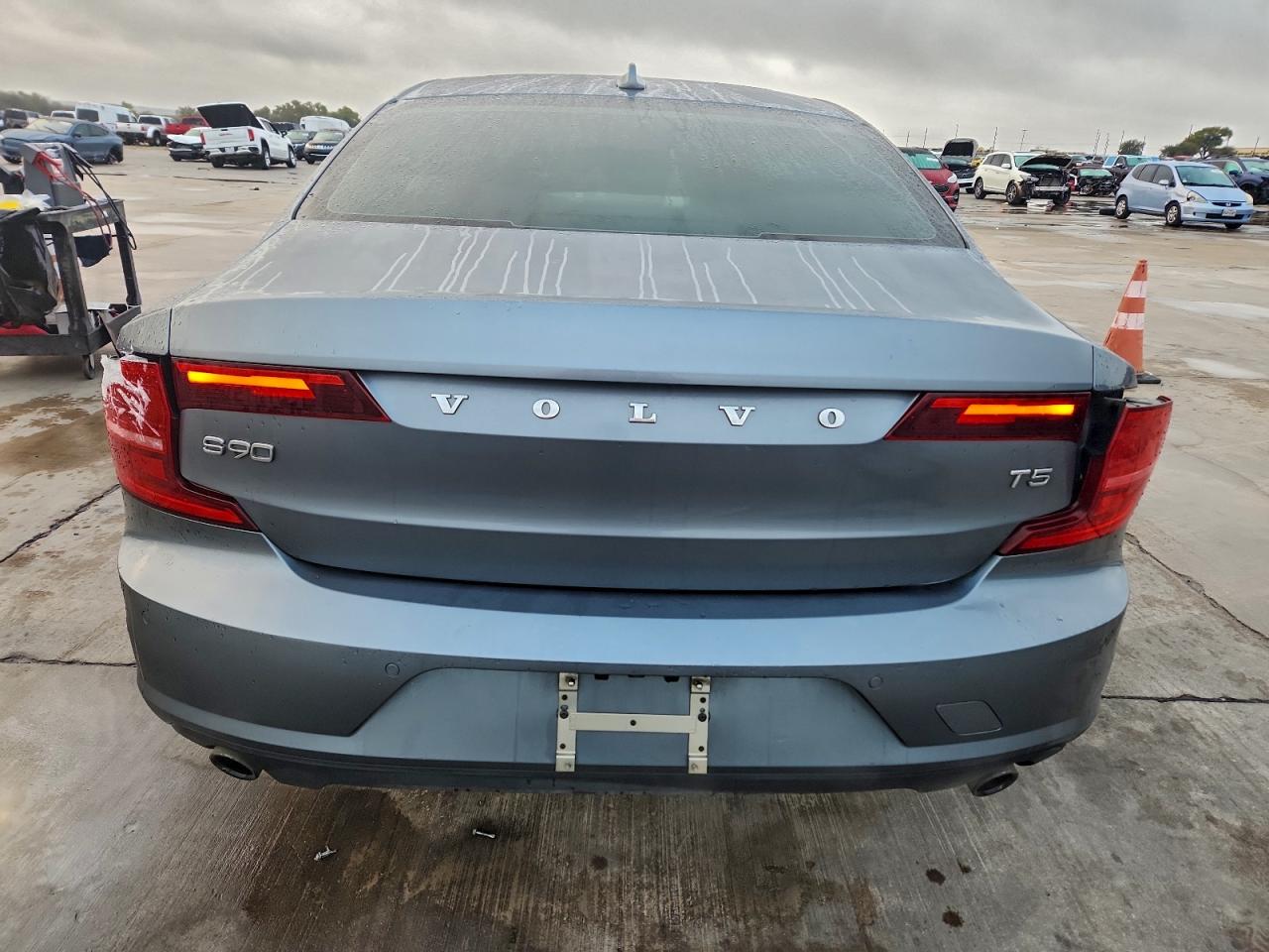 Volvo S90 T5 Momentum Image 8