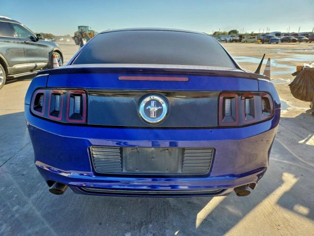 Ford Mustang Image 3